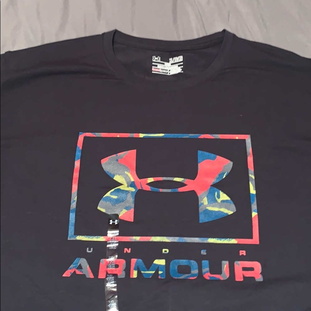 Under Armour Men’s/Teens shirt